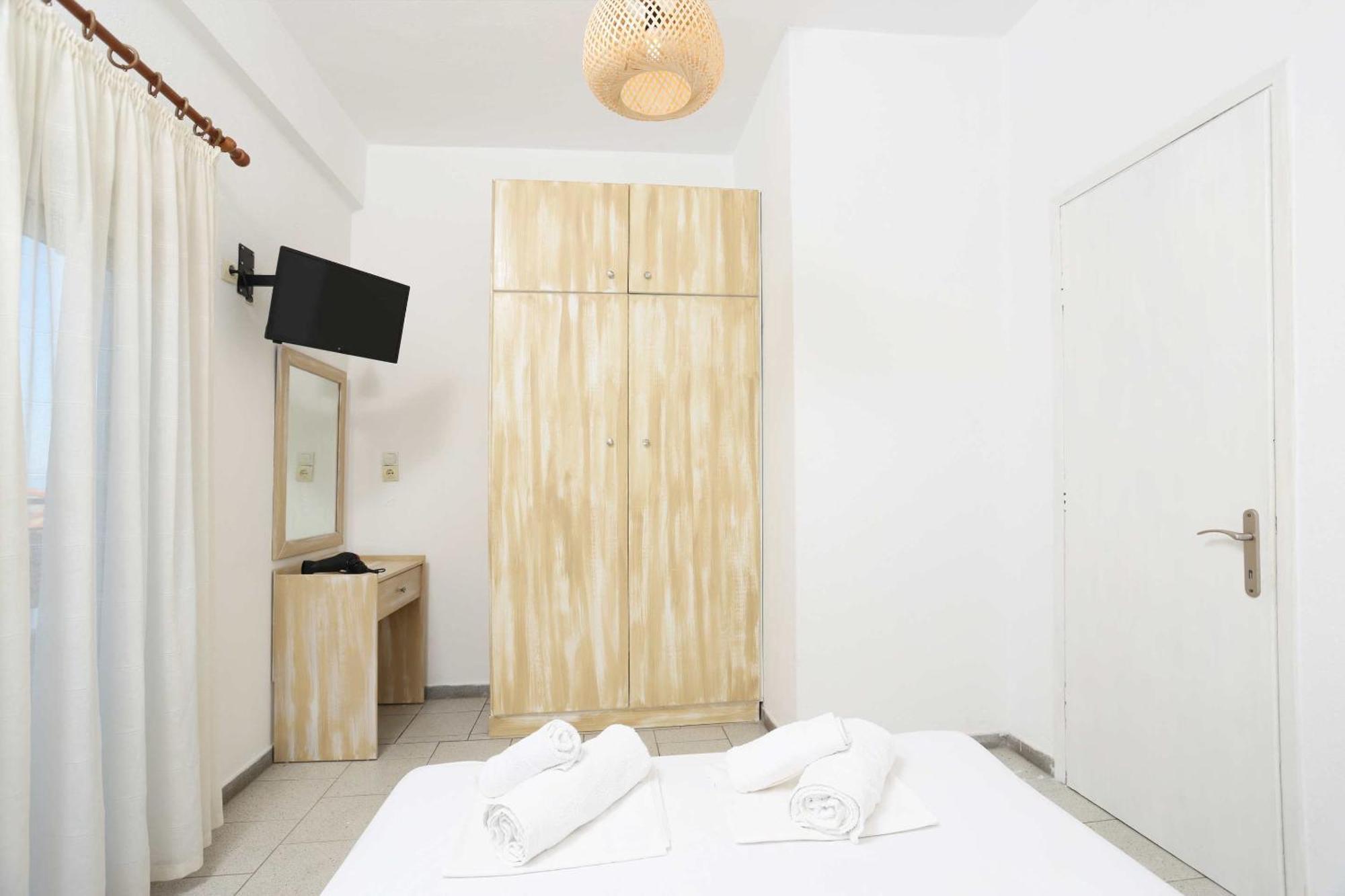 Spanos Apartments Anna'S Lodge Полихроно Екстериор снимка