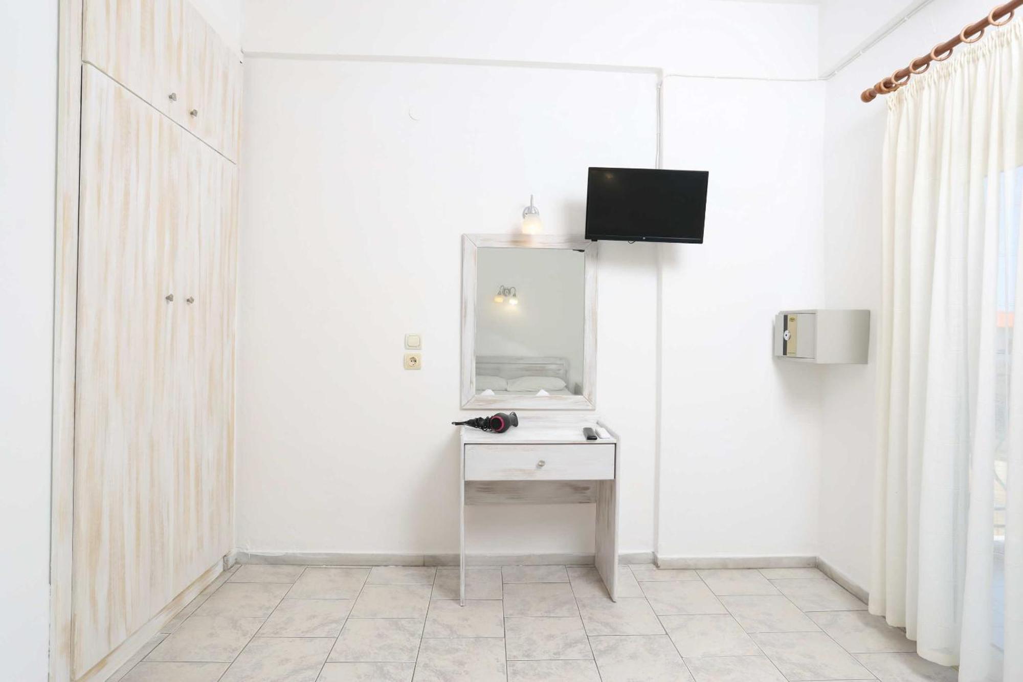 Spanos Apartments Anna'S Lodge Полихроно Екстериор снимка